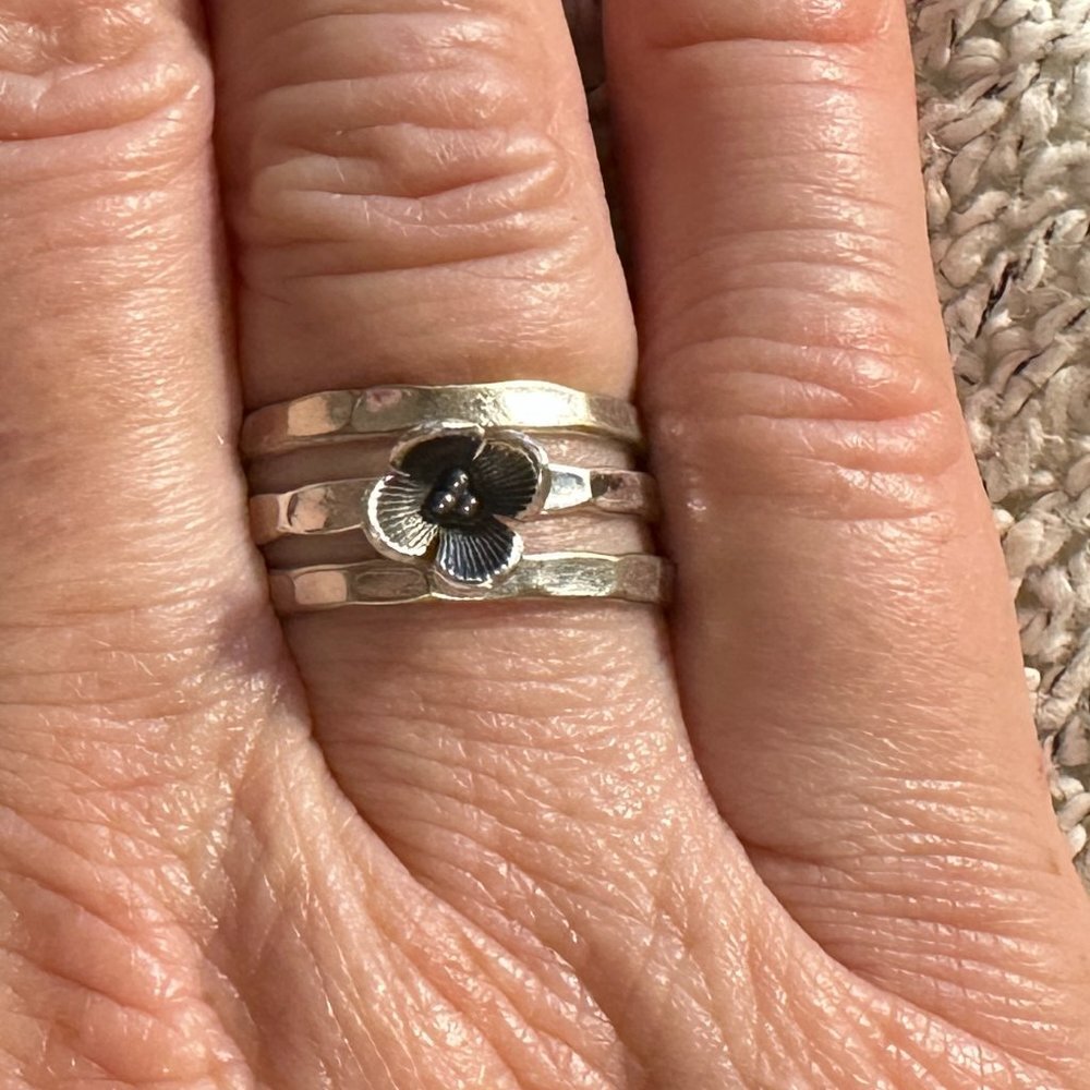 Sterling Silver Stackable Dainty Flower Ring Size 7 - Picture 7 of 7